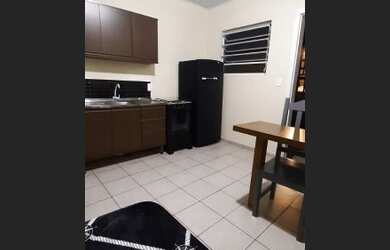 Imagem: O quarto possui Ar-condicionado, Guarda roupa e está localizado