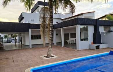 Imagem: A casa em condomínio possui 4 Dormitórios, 4 Banheiros, 650m²