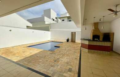 Imagem: A casa em condomínio possui 3 Dormitórios, 5 Banheiros, 4