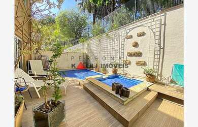 Imagem: A casa possui 4 Dormitórios, 5 Banheiros, 3 Vagas na garagem