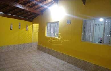 Imagem: A casa possui 2 Dormitórios, 1 Banheiro, 3 Vagas na garagem