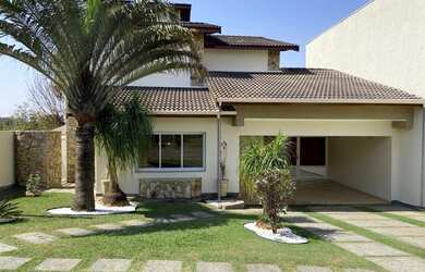 Imagem: A casa em condomínio possui 4 Dormitórios, 5 Banheiros, 2