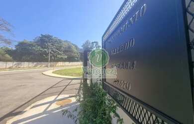 Imagem 2: Ótimo terreno à venda no condomínio fechado Vale do Avecuia em Porto...