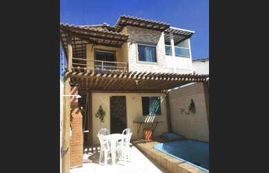 Imagem: A casa possui 3 Dormitórios, 2 Banheiros, 1 Vaga na garagem