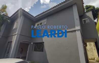 Imagem: A casa possui 3 Dormitórios, 1 Banheiro, 4 Vagas na garagem