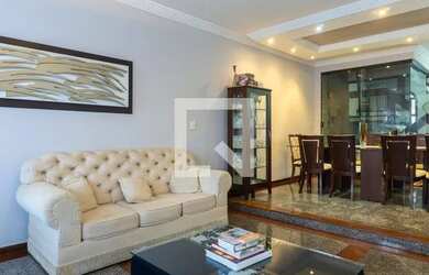 Imagem: A casa possui 4 Dormitórios, 3 Banheiros, 5 Vagas na garagem