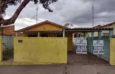 Imagem: A casa possui 2 Dormitórios, 1 Banheiro, 2 Vagas na garagem