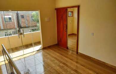 Imagem: A casa possui 1 Dormitório, 2 Banheiros, 1 Vaga na garagem