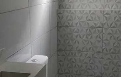 Imagem: A casa possui 2 Dormitórios, 2 Banheiros, 1 Vaga na garagem