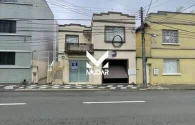 Imagem: A casa possui 4 Dormitórios, 2 Banheiros, 1 Vaga na garagem