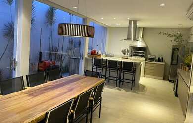 Imagem: A casa em condomínio possui 3 Dormitórios, 5 Banheiros, 2