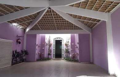 Imagem: A casa possui 4 Dormitórios, 4 Banheiros, 4 Vagas na garagem