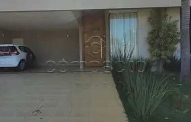 Imagem: A casa em condomínio possui 3 Dormitórios, 4 Banheiros, 4