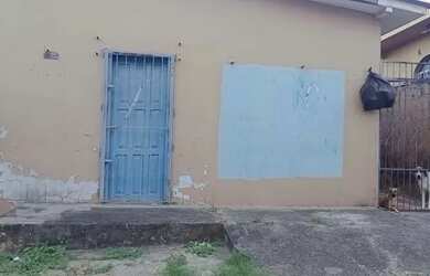 Imagem: A casa possui 3 Dormitórios, 5 Banheiros, 320m² de Área e