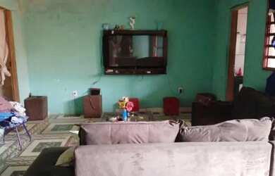 Imagem: A casa possui 2 Dormitórios, 1 Banheiro, 300m² de Área e