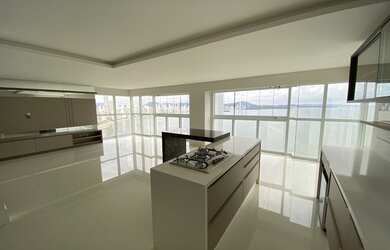 Imagem: O apartamento possui 4 Dormitórios, 5 Banheiros, 4 Vagas na