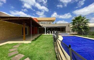 Imagem: A casa em condomínio possui 4 Dormitórios, 5 Banheiros, 5