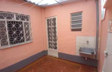 Imagem: A casa possui 1 Dormitório, 1 Banheiro e está localizado