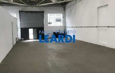 Imagem: O depósito possui 240m² de Área e está localizado em Luz