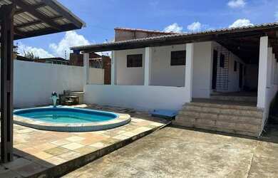 Imagem: A casa possui 4 Dormitórios, 4 Banheiros, 2 Vagas na garagem