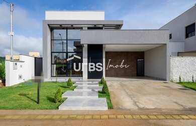 Imagem: A casa em condomínio possui 3 Dormitórios, 4 Banheiros, 154m²