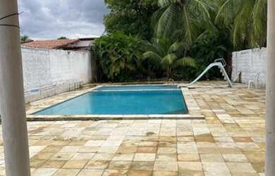 Imagem: A casa possui 5 Dormitórios e 5 Vagas na garagem e está localizado