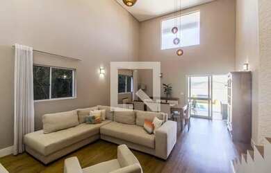 Imagem: A casa em condomínio possui 4 Dormitórios, 5 Banheiros, 4