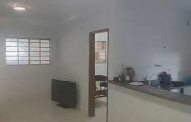 Imagem: A casa à venda possui 2 Dormitórios, 1 Banheiro e 80m² de