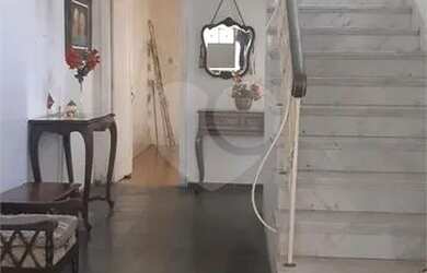 Imagem: A casa possui 4 Dormitórios, 5 Banheiros, 5 Vagas na garagem