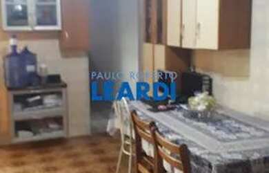 Imagem: A casa possui 3 Dormitórios, 3 Banheiros, 2 Vagas na garagem