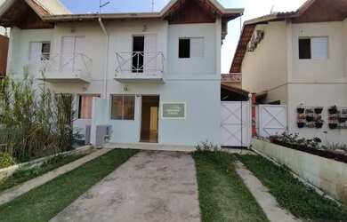 Imagem: A casa possui 2 Dormitórios, 2 Banheiros, 2 Vagas na garagem