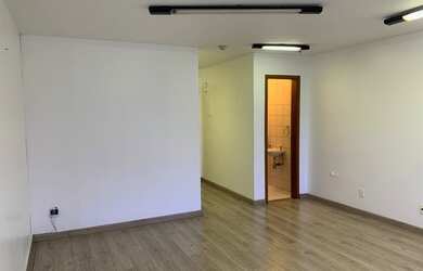 Imagem: O depósito possui 1 Vaga na garagem, 37m² de Área e está