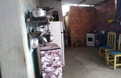 Imagem: A casa possui 3 Dormitórios, 2 Banheiros, 1 Vaga na garagem