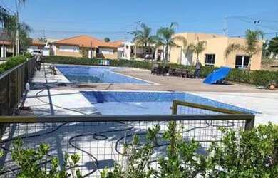 Imagem: A casa em condomínio possui 3 Dormitórios, 2 Banheiros, 2