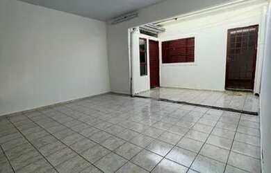 Imagem: A casa possui 1 Dormitório, 1 Banheiro, 2 Vagas na garagem