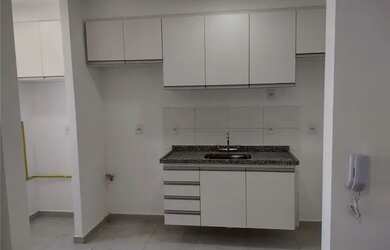 Imagem: O apartamento possui 2 Dormitórios, 1 Banheiro, 1 Vaga na garagem