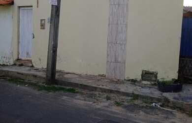 Imagem: A casa possui 1 Dormitório, 1 Banheiro e está localizado