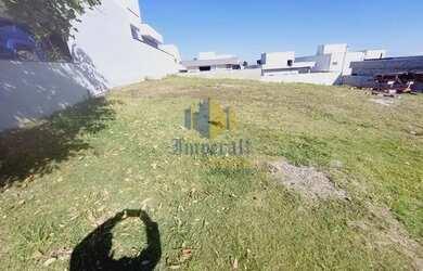 Imagem: O terreno possui 300m² de Área e está localizado em Bairro