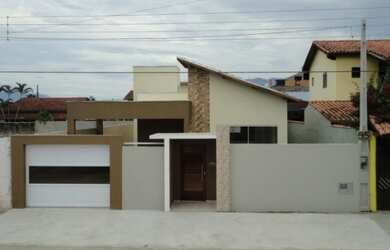 Imagem: A casa possui 2 Dormitórios e 1 Banheiro e está localizado