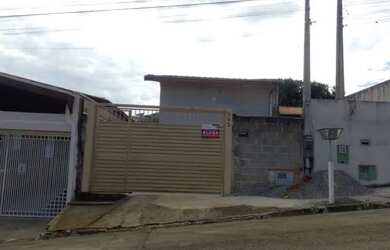 Imagem: A casa possui 2 Dormitórios, 3 Banheiros e 1 Vaga na garagem