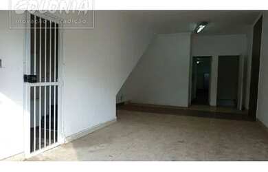 Imagem: O depósito possui 2 Vagas na garagem, 443m² de Área e está