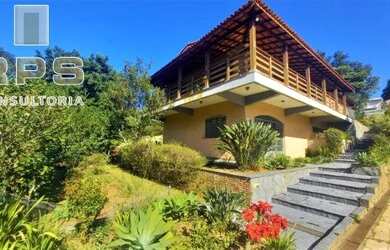 Imagem: A casa possui 5 Dormitórios, 3 Banheiros, 2 Vagas na garagem