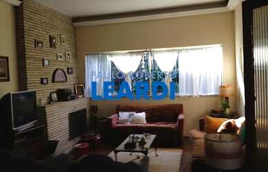 Imagem: A casa à venda possui 5 Dormitórios, 5 Banheiros, 2 Vagas