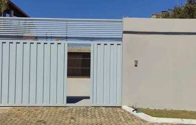 Imagem: A casa em condomínio possui 3 Dormitórios, 2 Banheiros, 5