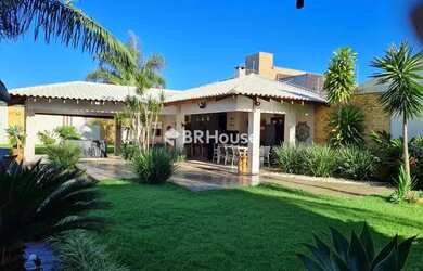 Imagem: A casa possui 3 Dormitórios, 3 Banheiros, 2 Vagas na garagem