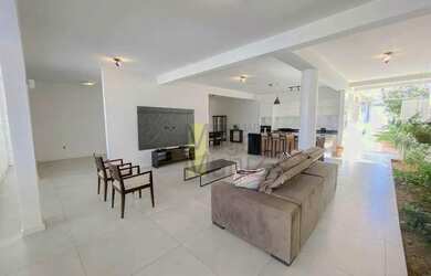 Imagem: A casa possui 3 Dormitórios, 4 Banheiros, 1 Vaga na garagem