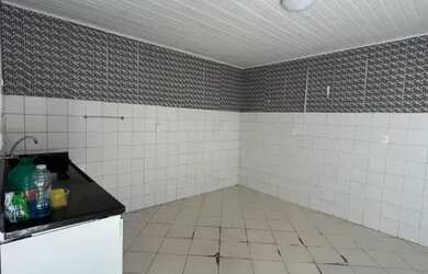 Imagem: A casa possui 3 Dormitórios, 2 Banheiros, 2 Vagas na garagem