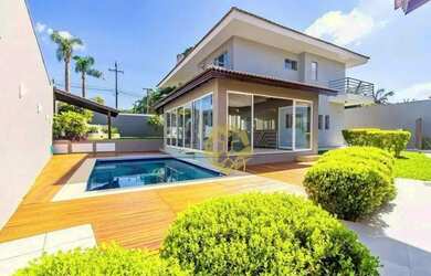 Imagem: A casa possui 5 Dormitórios, 5 Banheiros, 4 Vagas na garagem