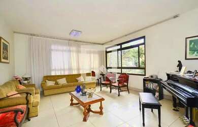 Imagem: A casa possui 5 Dormitórios, 5 Banheiros, 5 Vagas na garagem