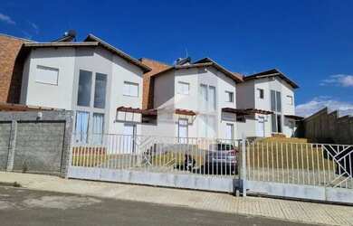 Imagem: A casa em condomínio possui 2 Dormitórios, 2 Banheiros, 1